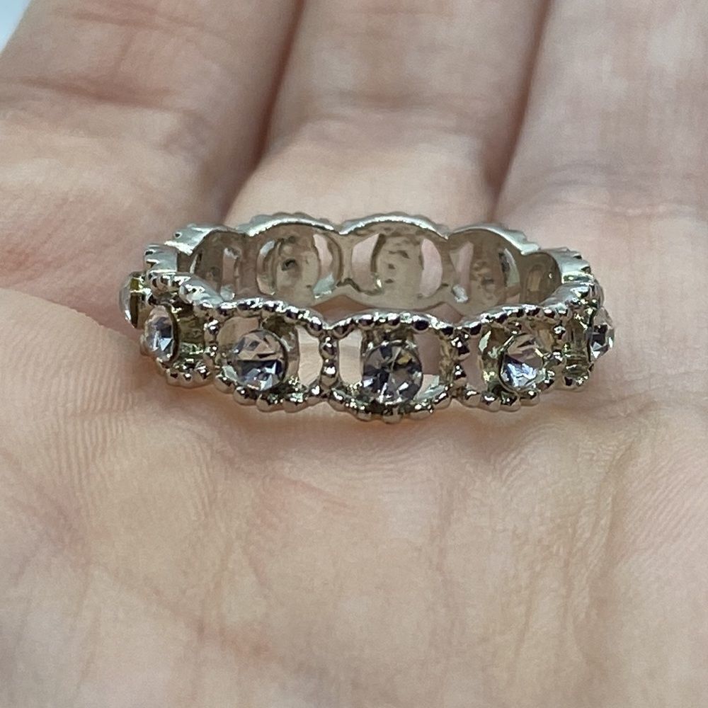 💛 Silver Tone Rhinestone Ring - Picture 5 of 5